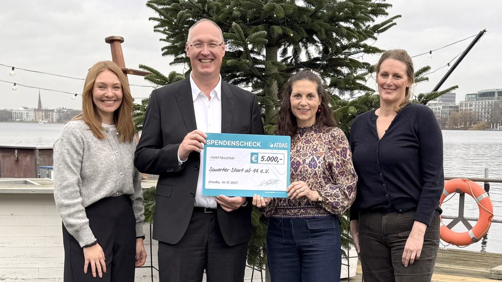 Foto - ATBAS Spendenübergabe an Smarter Start ab 14 e.V. in Hamburg